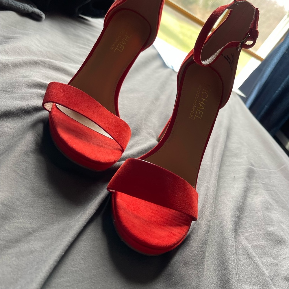 Red high heels - Picture 5 of 5